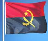 Bandeira de Angola hasteada em Luanda, capital do país.