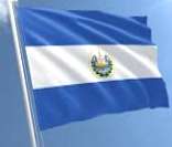 Bandeira nacional de El Salvador hasteada