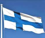 Bandeira da Finlândia hasteada em Helsinque, capital do país