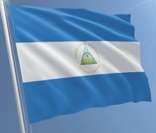 Bandeira nacional da Nicarágua hasteada em Manágua, capital do país