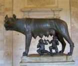 Rômulo e Remo (amamentados pela loba): de acordo com a lenda foram os fundadores da monarquia romana