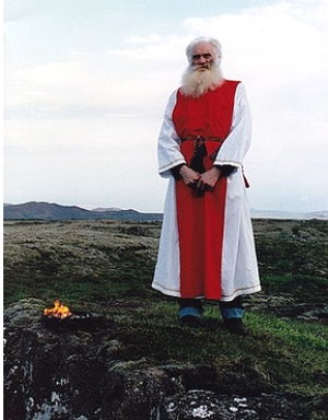 Foto do líder religioso Sveinbjorn Beinteinsson