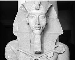 Escultura do Faraó Aquenáton