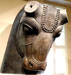 Escultura de uma cabeça de touro
