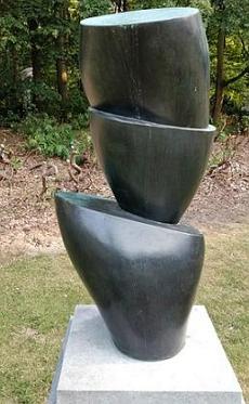 Árvore das conchas, escultura de bronze de Hans Arp