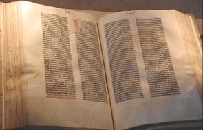 Bíblia de Gutenberg aberta