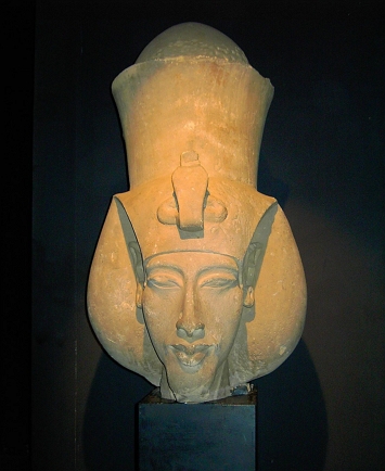 Busto do fara&oacute; Akhenaton