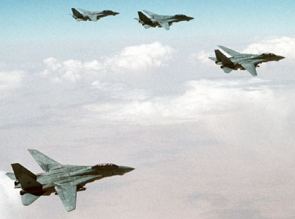 Foto de aviões F-14 dos EUA em pleno voo na Guerra do Golfo