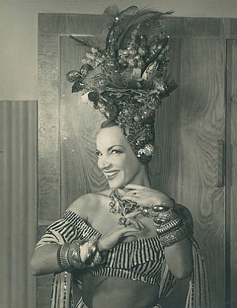 Foto em preto e branco de Carmen Miranda Foto em preto e branco de Carmen Miranda