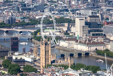 Foto aérea da cidade de Londres com roda gigante Foto aérea da cidade de Londres com roda gigante