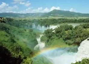 Paisagem de clima equatorial no centro da África