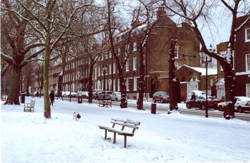Neve na Inglaterra Paisagem com neve numa cidade inglesa