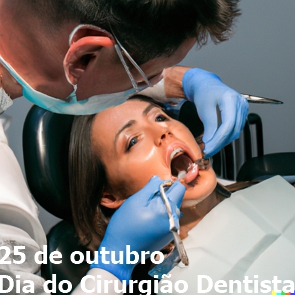 Dentista fazendo um procedimento dentário na boca de uma mulher