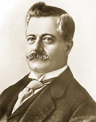 Foto mostrando Epit&aacute;cio Pessoa