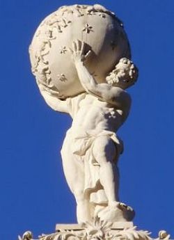 Escultura do titã Atlas da mitologia grega segurando o globo terrestre.