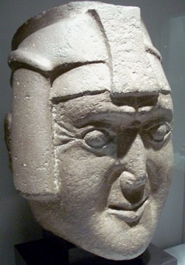 Escultura inca representando uma cabeça de homem