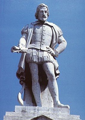Foto da est&aacute;tua de Gil Vicente em Lisboa