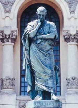 Estátua de Ovídio Estátua de Ovídio, poeta romano da Antiguidade