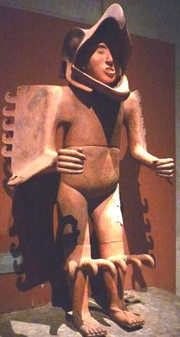Estátua de cerâmica de um guerreiro asteca