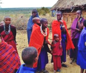Integrantes da etnia Massai da África