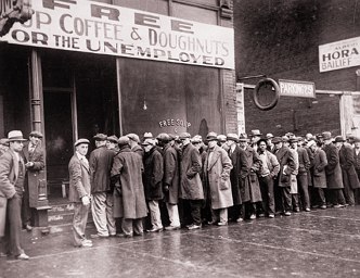 Foto mostrando uma fila de desempregados nos EUA durante a Crise de 1929