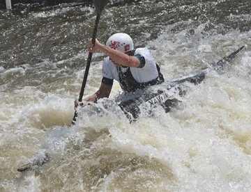 Canoagem Slalom Esportista de canoagem num rio