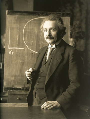 Foto de Albert Einstein numa aula aos 42 anos