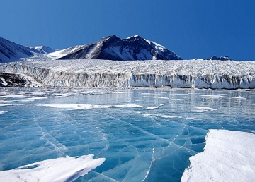 Foto mostrando o gelo azul na Ant&aacute;rtida