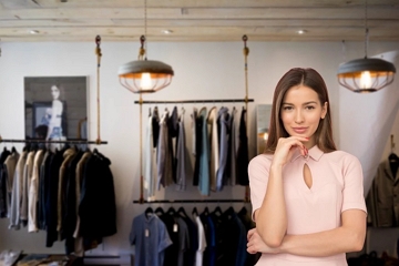 Empreendedora Mulher e sua loja de roupas