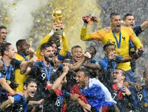 Jogadores da seleção da França comemorando o título da Copa de 2018