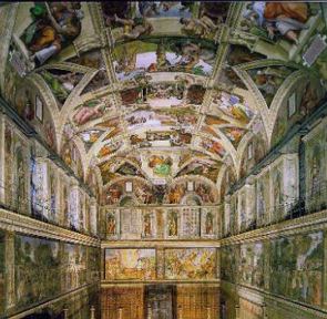 Foto do interior da Nave da Capela Sistina com pinturas de Michelangelo