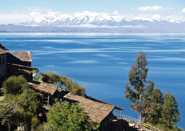 Vista do lago Titicaca no Peru