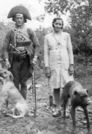 O cangaceiro Lampião ao lado de sua esposa Maria Bonita