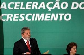 Presidente Lula lançando o PAC em janeiro de 2007