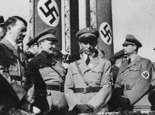 Foto mostrando Hitler e outros líderes nazistas da Alemanha em 1934