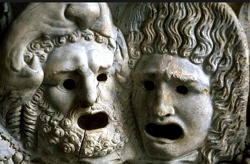 Exemplos de máscaras usadas no teatro grego.