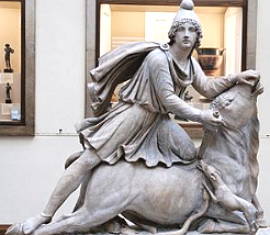 Escultura de Mitra matando o touro, um mito do mitraísmo
