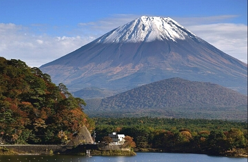 Foto do Monte Fuji no Jap&atilde;o, montanha coberta por neve
