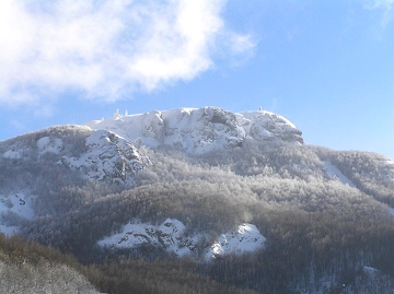 Monte Maggiorasca, pico dos Apeninos Monte Maggiorasca, pico dos Apeninos
