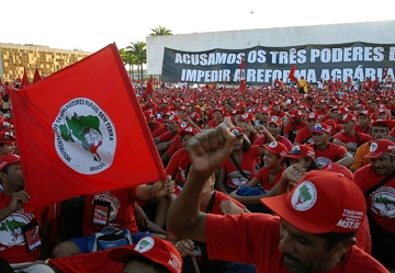 Foto de uma manifesta&ccedil;&atilde;o do MST