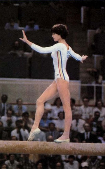 Nadia Comăneci numa competi&ccedil;&atilde;o de gin&aacute;stica art&iacute;stica