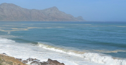 Foto das águas do Oceano Índico na costa da África do Sul