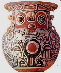 Foto de uma urna marajoara de cerâmica com desenhos pintados