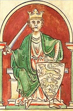 Pintura de um homem branco, com uma coroa na cabeça, segurando uma espada e um escudo, sentado num trono