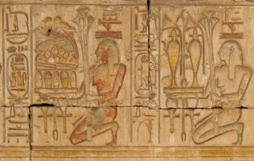 Relevo do Egito Antigo, representando oferendas num templo.