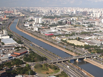 rio Tietê na cidade de São Paulo Foto aérea do rio Tietê na cidade de São Paulo