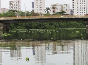 Rio Capibaribe na cidade do Recife