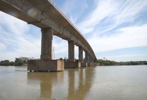 Ponte sobre o rio Paraguai na cidade de Cáceres, Mato Grosso
