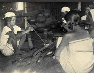 Foto de um ritual xamânico sendo realizado