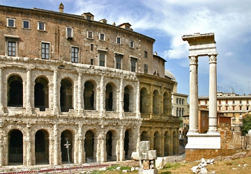 Foto do Teatro de Marcelo em Roma